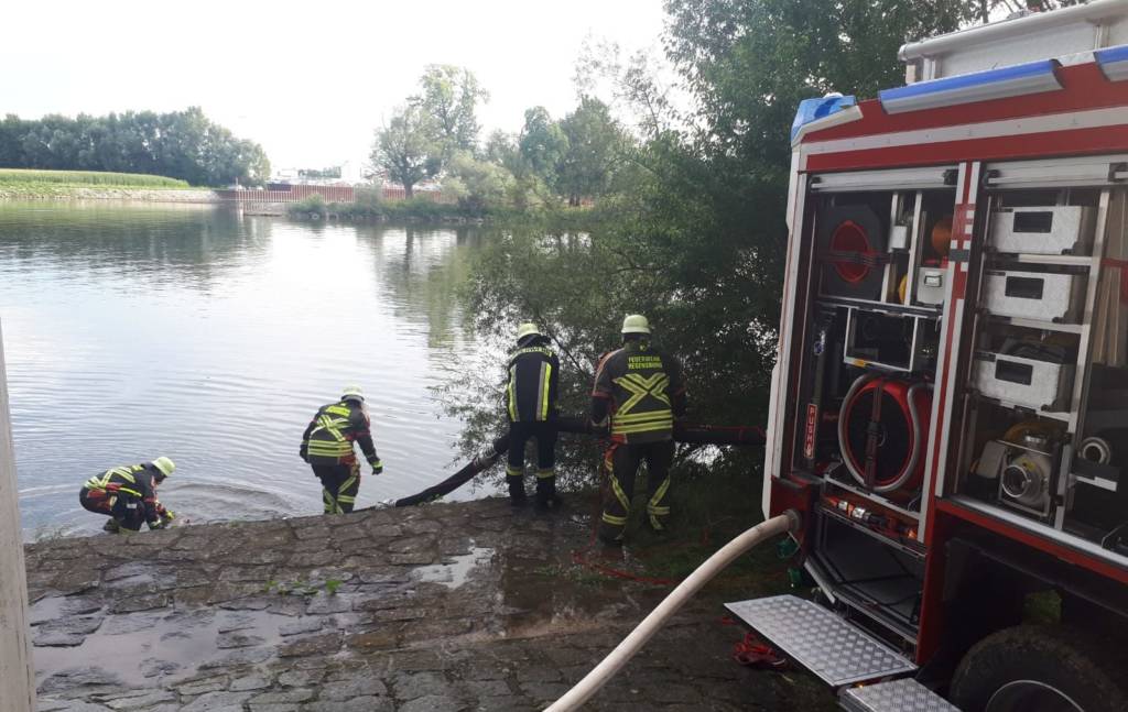 Gruppe beim wassern der Saugleitung