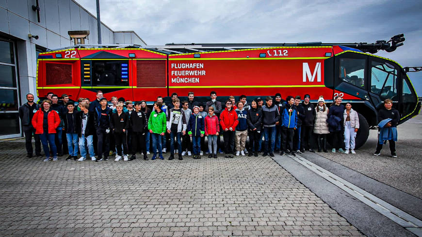 Ausflug der Jugendfeuerwehr zur Flughafenfeuerwehr München